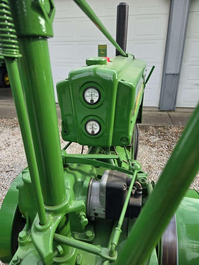 Image of John Deere H equipment image 3