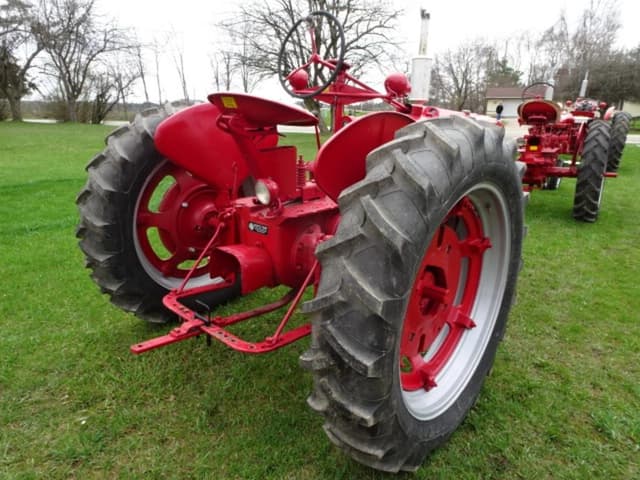 Image of Farmall H equipment image 3