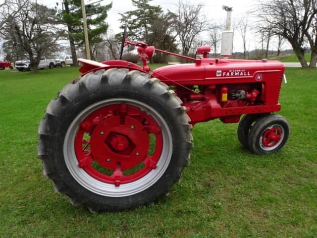 Image of Farmall H equipment image 2