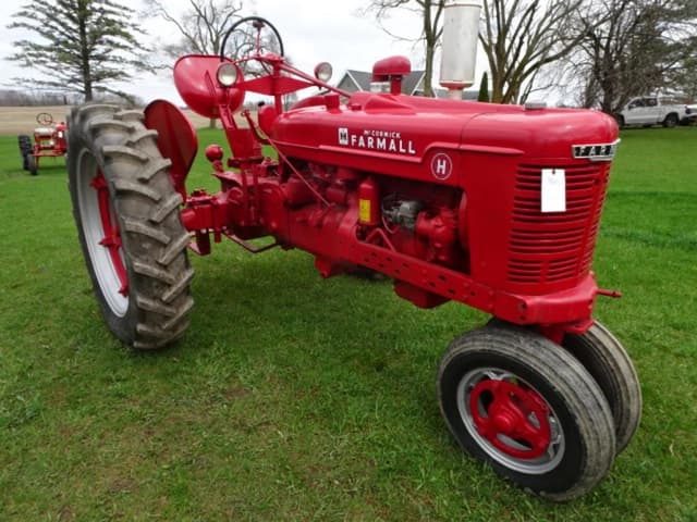 Image of Farmall H equipment image 1