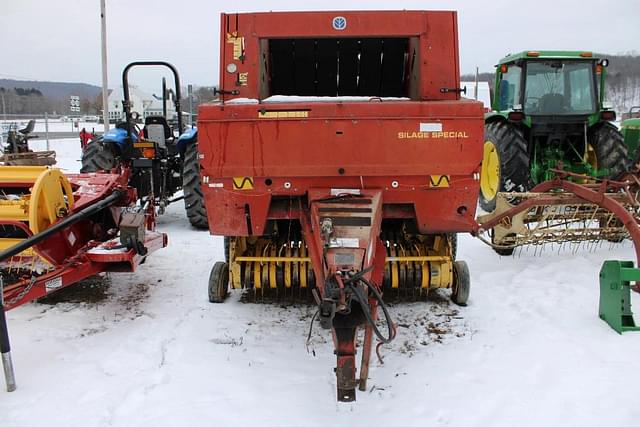 Image of New Holland 644 equipment image 1