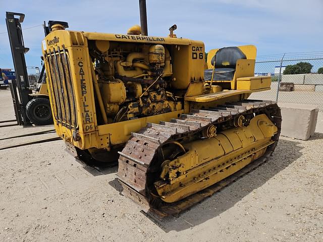Image of Caterpillar D6 equipment image 2