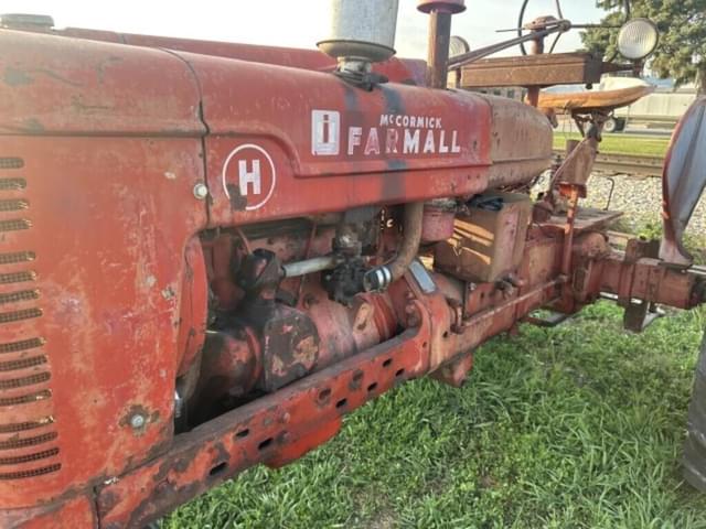 Image of Farmall H equipment image 1