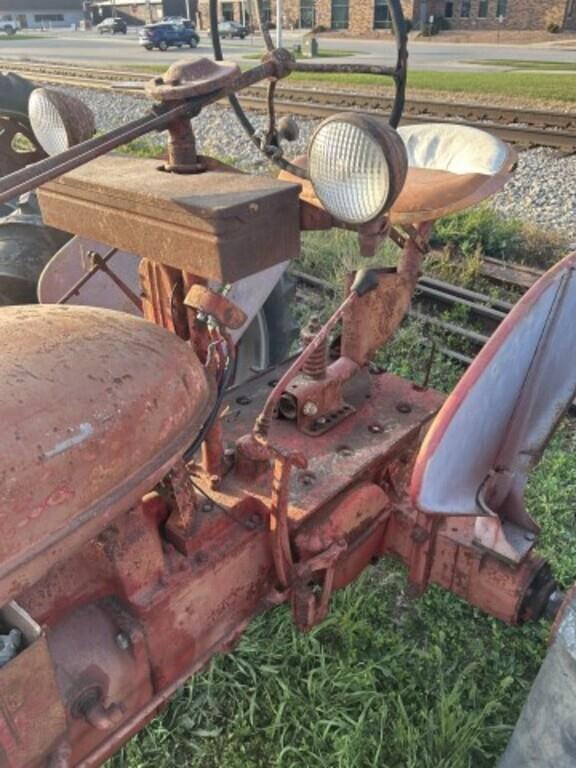 Image of Farmall H equipment image 2