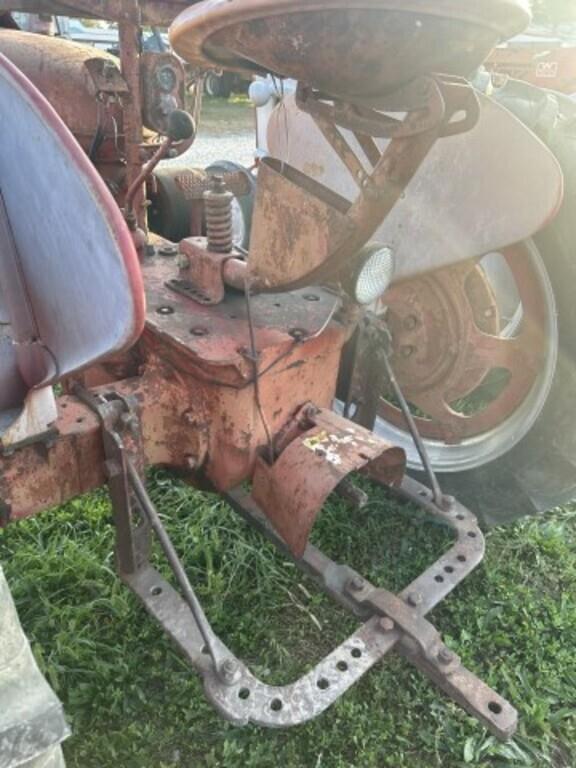 Image of Farmall H equipment image 3