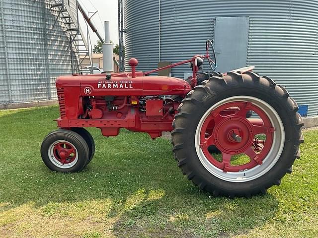 Image of Farmall H equipment image 1