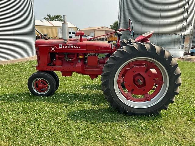 Image of Farmall H equipment image 1