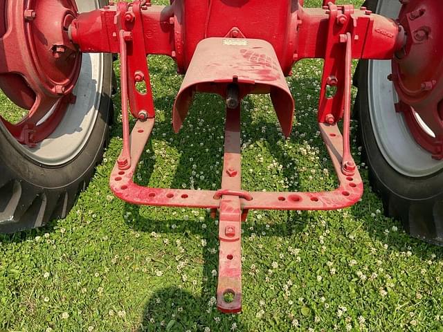 Image of Farmall H equipment image 4