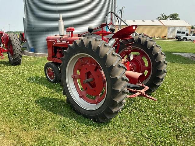 Image of Farmall H equipment image 2