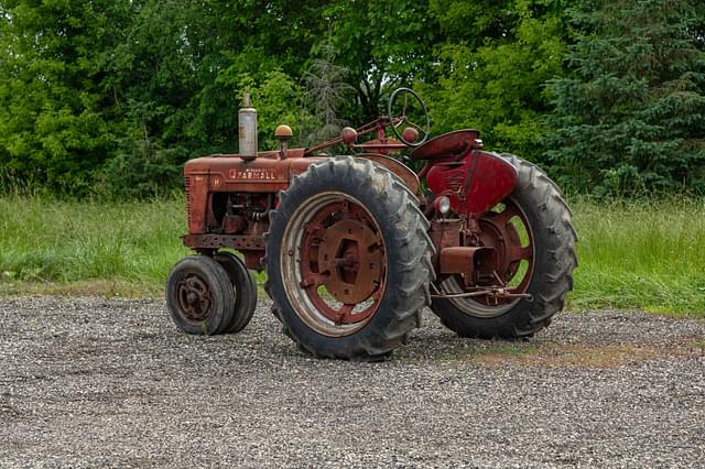 Image of Farmall H equipment image 2