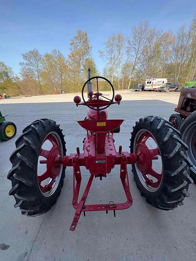 Image of Farmall H equipment image 3