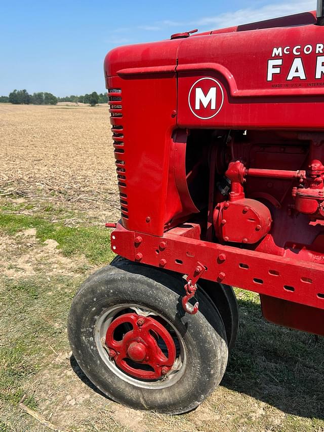 Image of Farmall M equipment image 3