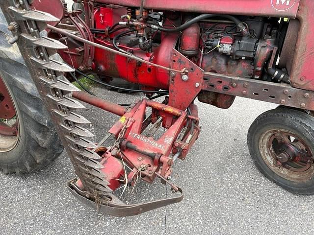 Image of Farmall M equipment image 2