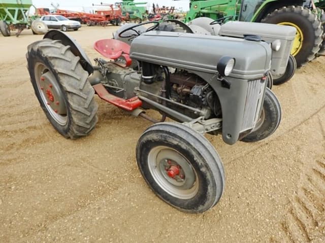 Image of Ford 9N equipment image 1