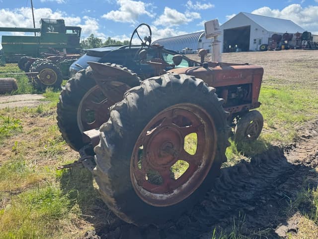 Image of Farmall H equipment image 2