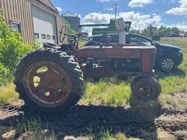 Image of Farmall H equipment image 1