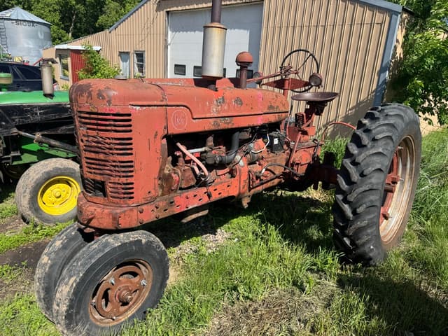 Image of Farmall M equipment image 2