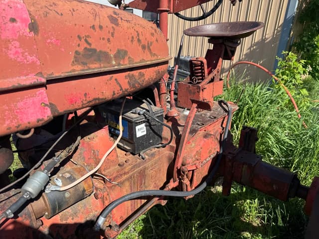 Image of Farmall M equipment image 4
