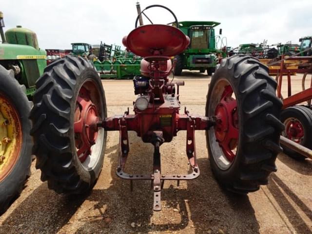 Image of Farmall H equipment image 2
