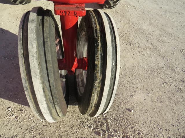 Image of International Harvester Farmall H equipment image 2