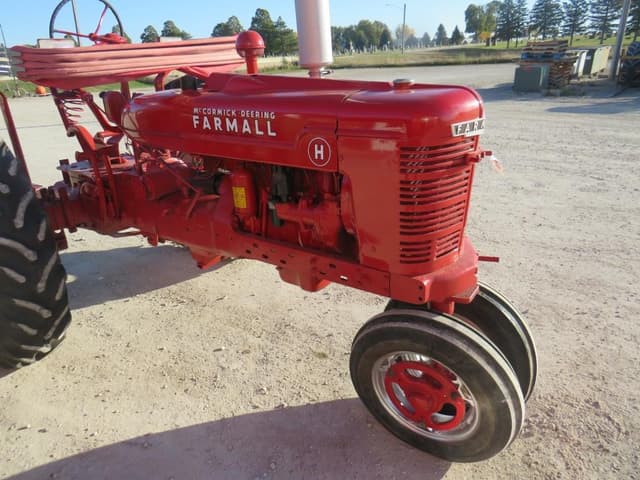 Image of International Harvester Farmall H equipment image 3
