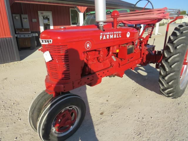 Image of International Harvester Farmall H equipment image 1