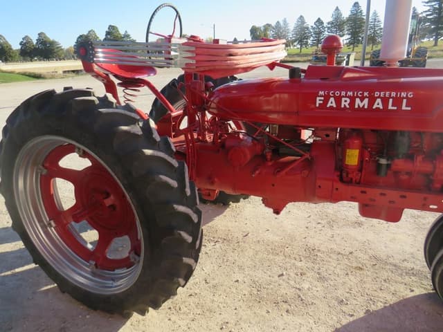 Image of International Harvester Farmall H equipment image 4