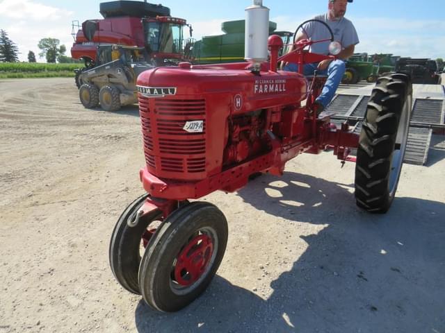Image of International Harvester Farmall H equipment image 1