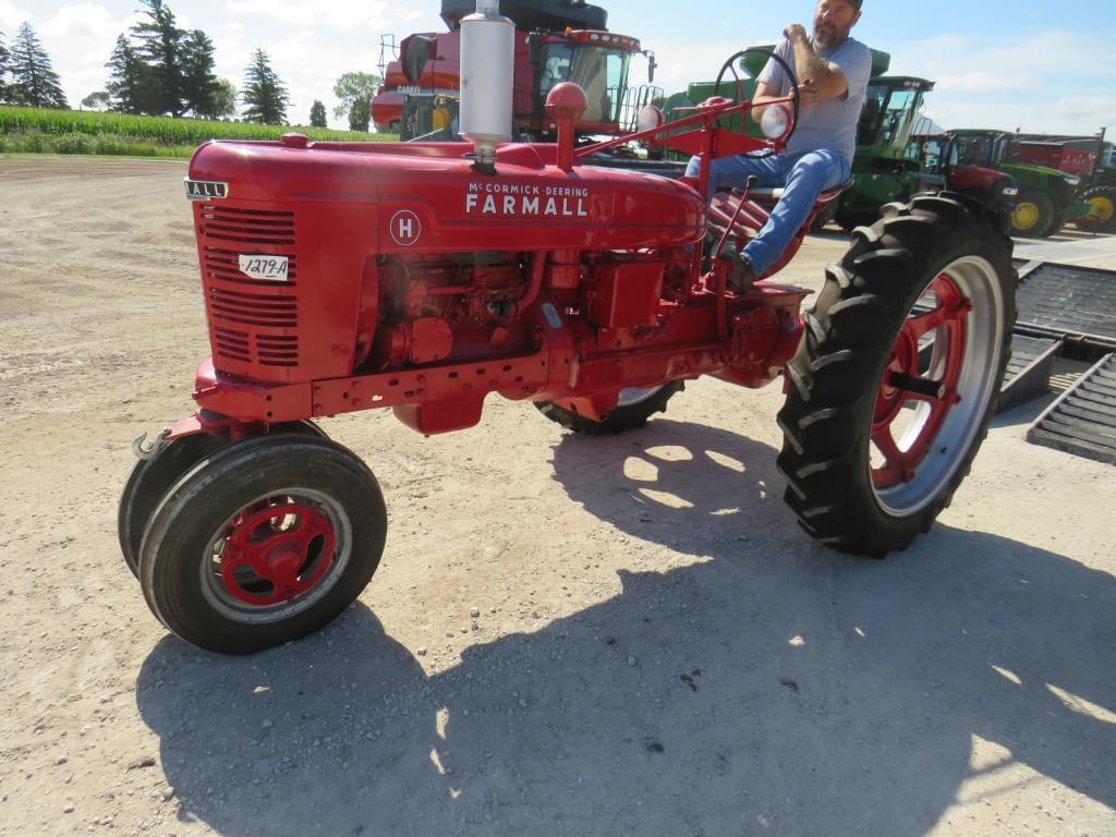Image of International Harvester Farmall H Primary image