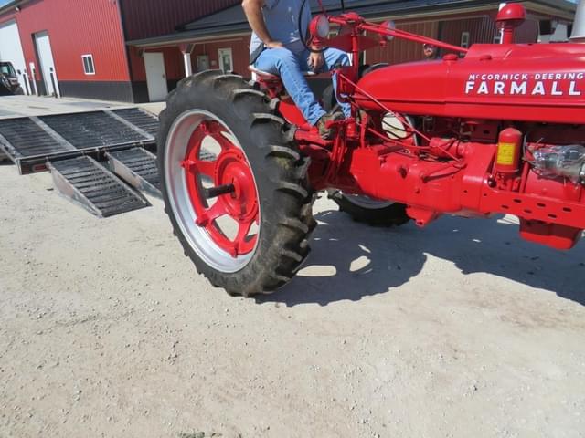 Image of International Harvester Farmall H equipment image 4