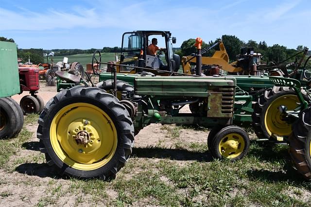 Image of Farmall H equipment image 1