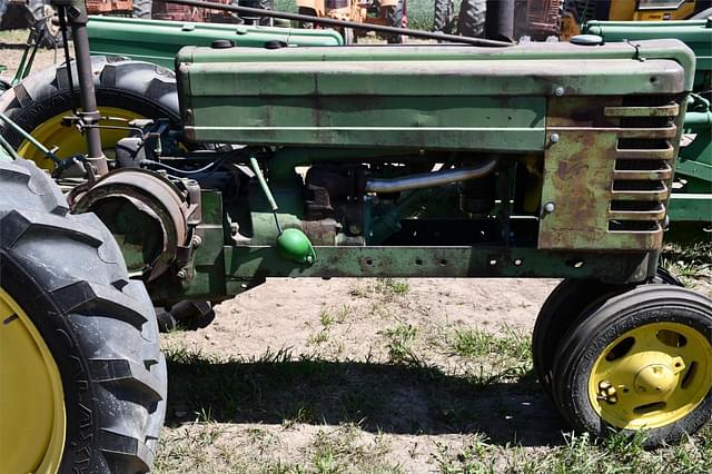 Image of Farmall H equipment image 2