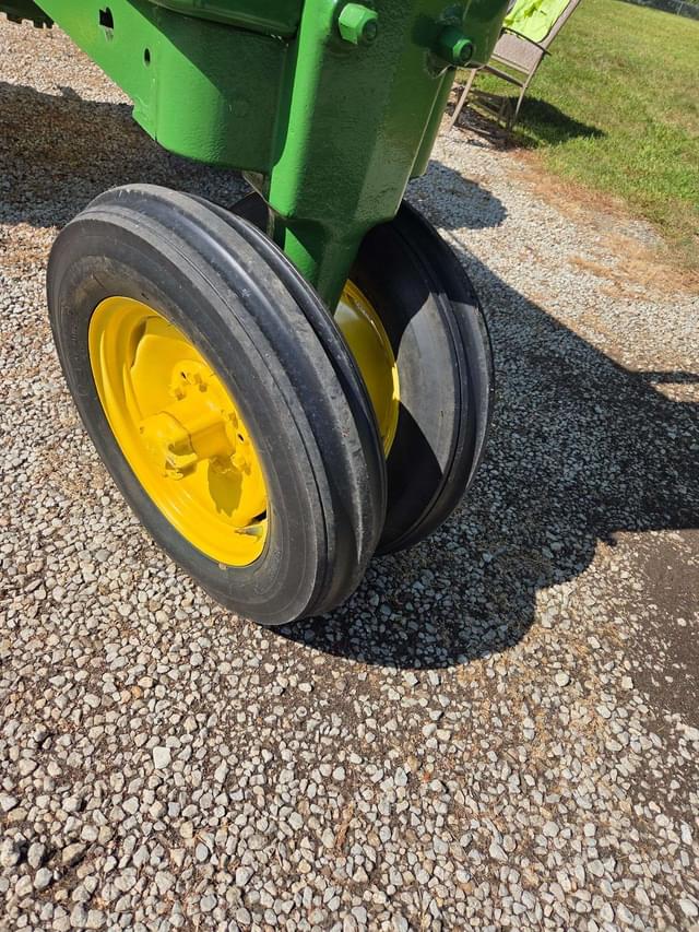 Image of John Deere B equipment image 4