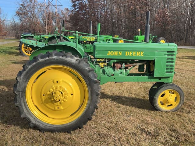 Image of John Deere H equipment image 1