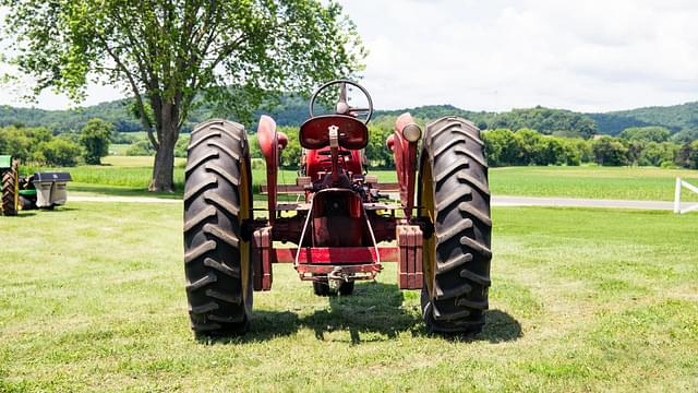 Image of Massey-Harris 101 equipment image 4