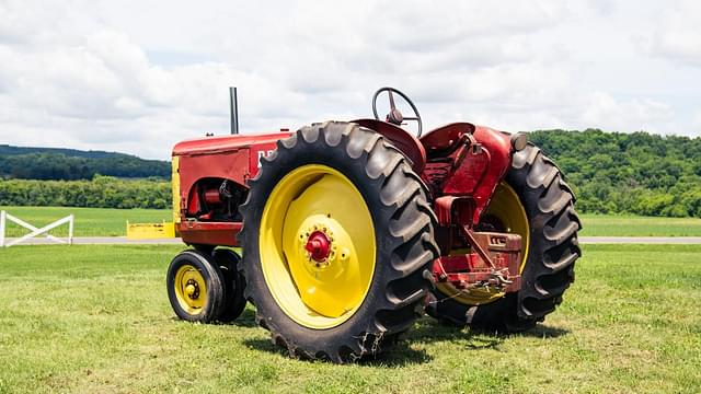 Image of Massey-Harris 101 equipment image 3