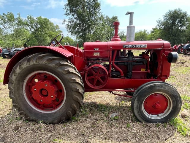 Image of McCormick-Deering W-40 equipment image 1