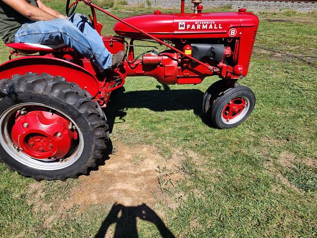 Image of Farmall B equipment image 3