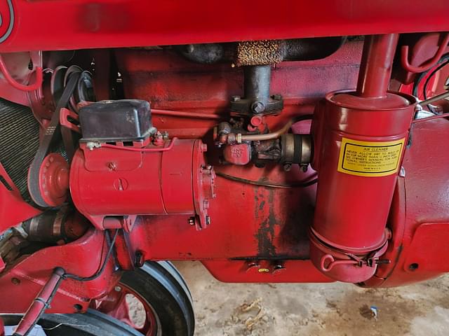 Image of Farmall B equipment image 4