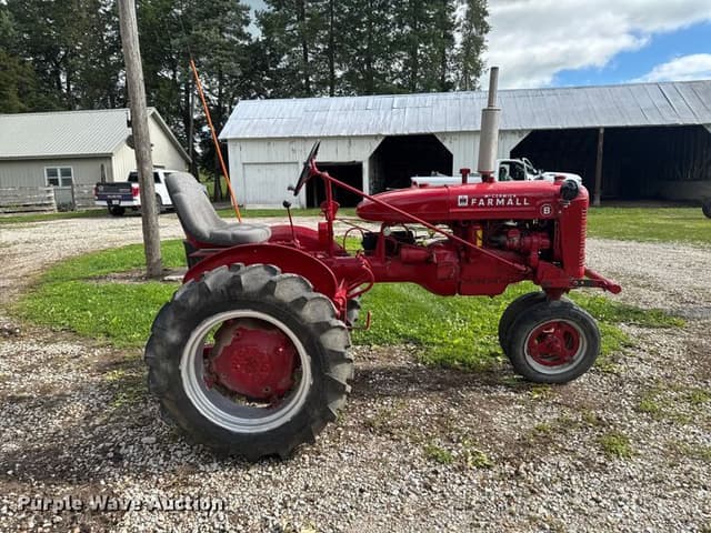 Image of Farmall B equipment image 3
