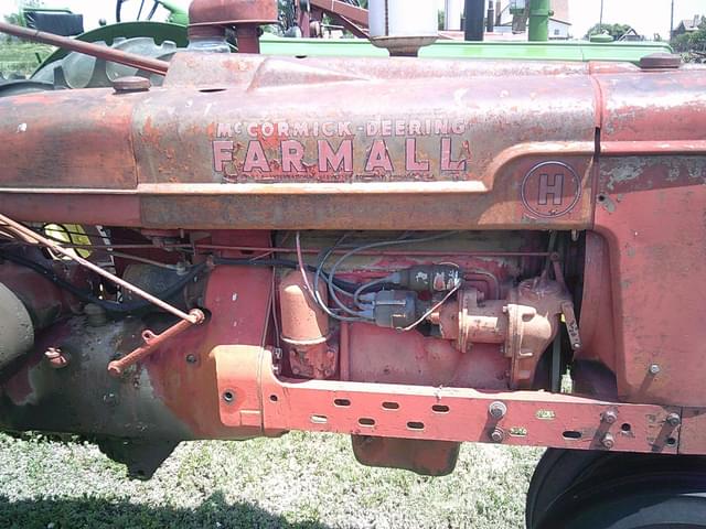 Image of Farmall H equipment image 2