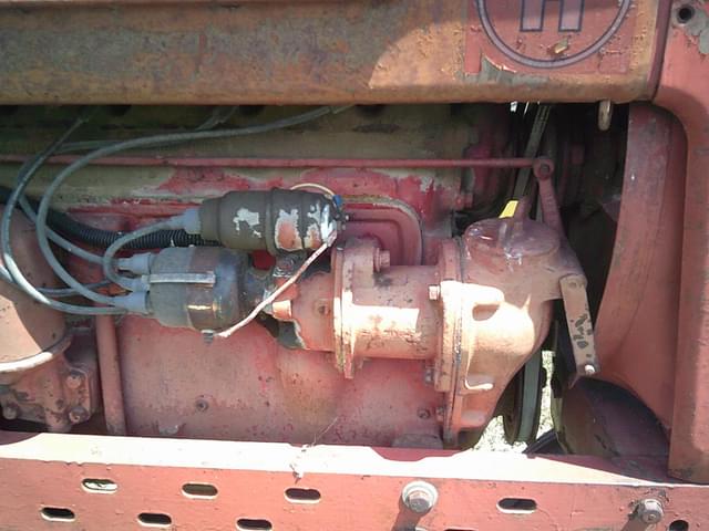 Image of Farmall H equipment image 3
