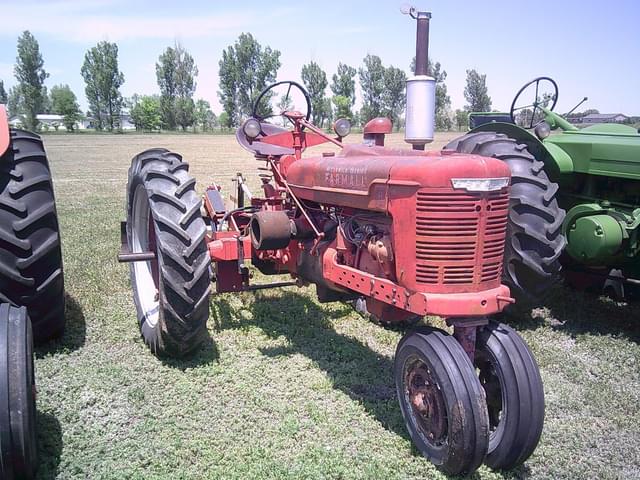 Image of Farmall H equipment image 1