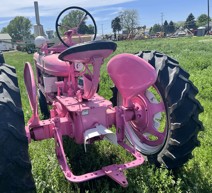 Image of Farmall H Image 1