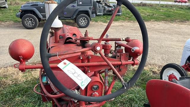 Image of Farmall H equipment image 4