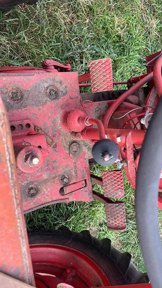 Image of Farmall H equipment image 3