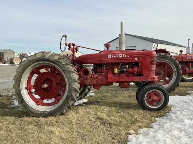 Image of Farmall H equipment image 2