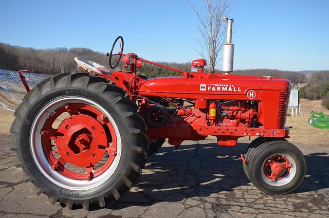 Image of Farmall H equipment image 1