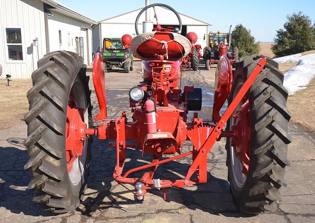 Image of Farmall H equipment image 3