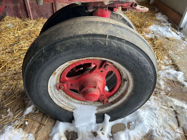 Image of Farmall M equipment image 4